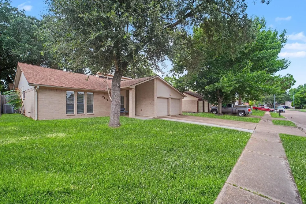 7419 Shady Vale Lane Houston, TX 77040