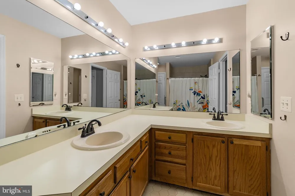 53 WINTHROP ROAD Monroe Township, NJ 08831