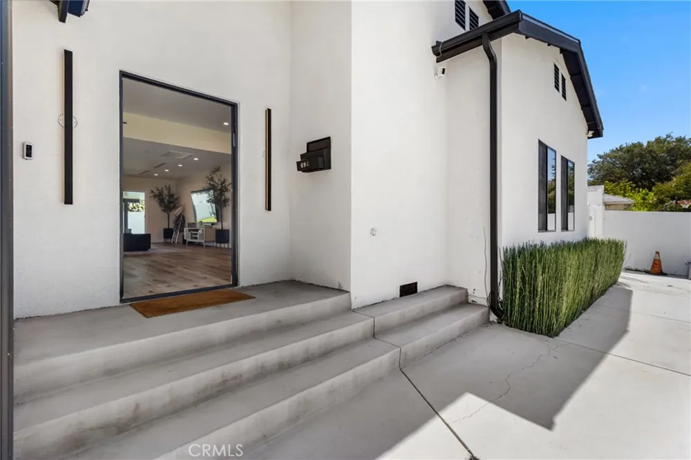 6952 Cozycroft Avenue Winnetka, CA 91306