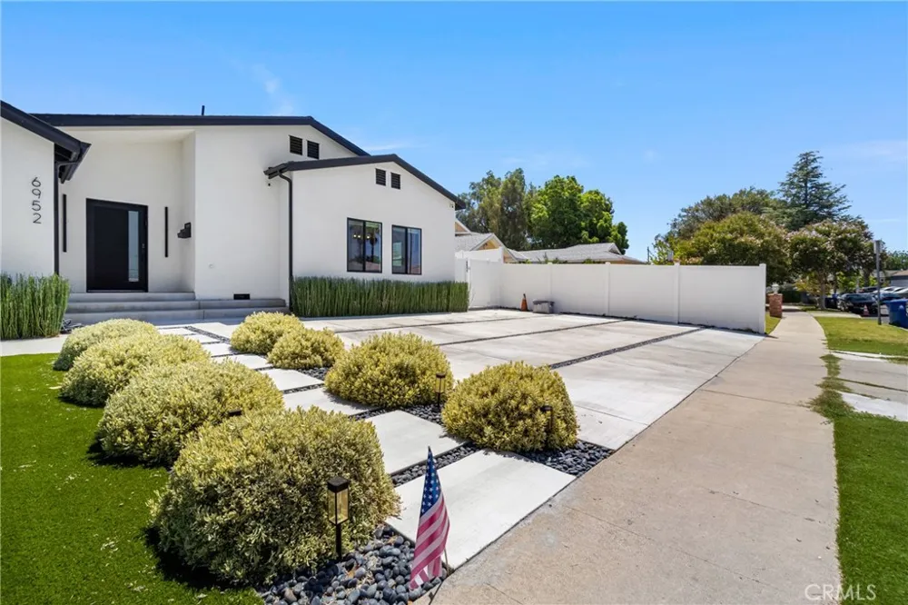 6952 Cozycroft Avenue Winnetka, CA 91306
