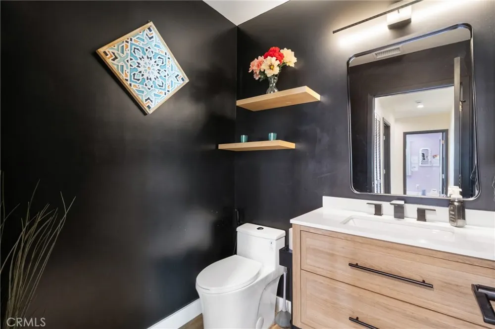 6952 Cozycroft Avenue Winnetka, CA 91306