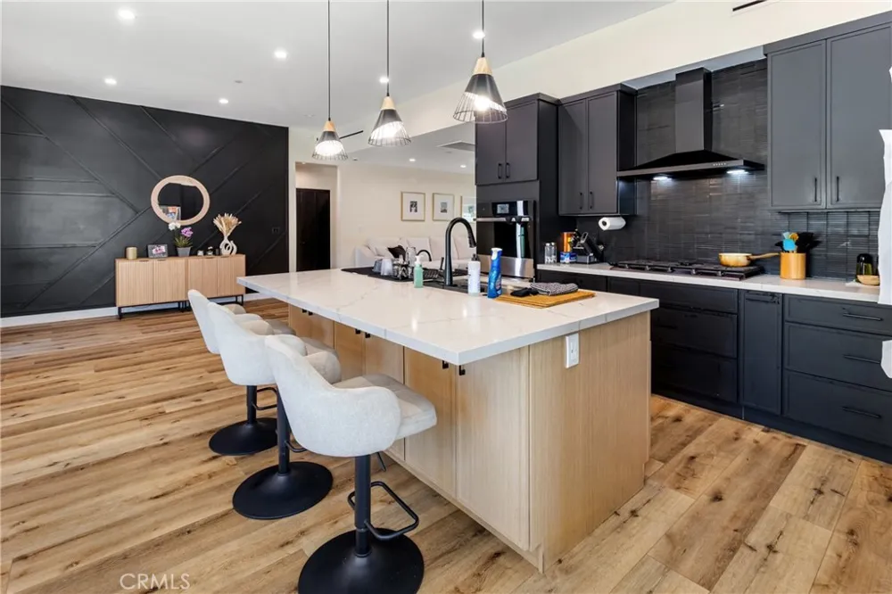 6952 Cozycroft Avenue Winnetka, CA 91306