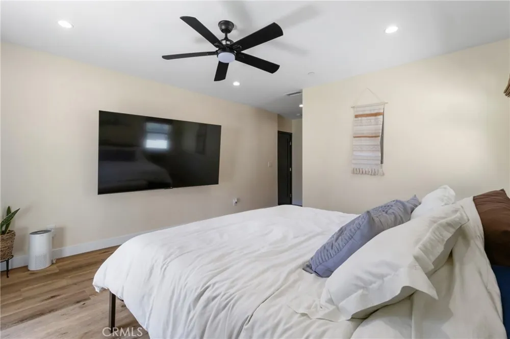 6952 Cozycroft Avenue Winnetka, CA 91306