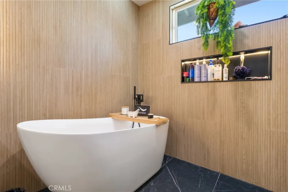 6952 Cozycroft Avenue Winnetka, CA 91306