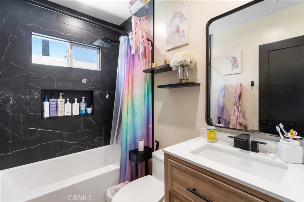 6952 Cozycroft Avenue Winnetka, CA 91306
