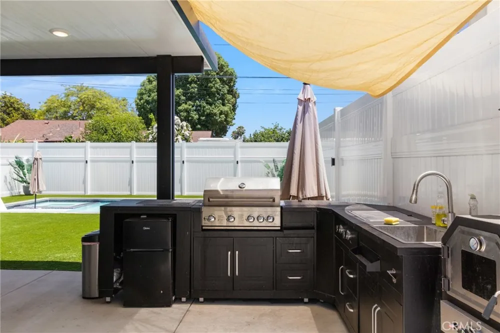 6952 Cozycroft Avenue Winnetka, CA 91306