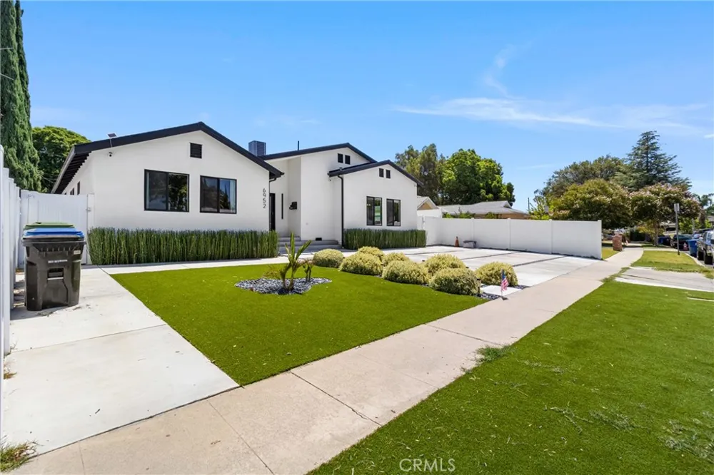 6952 Cozycroft Avenue Winnetka, CA 91306