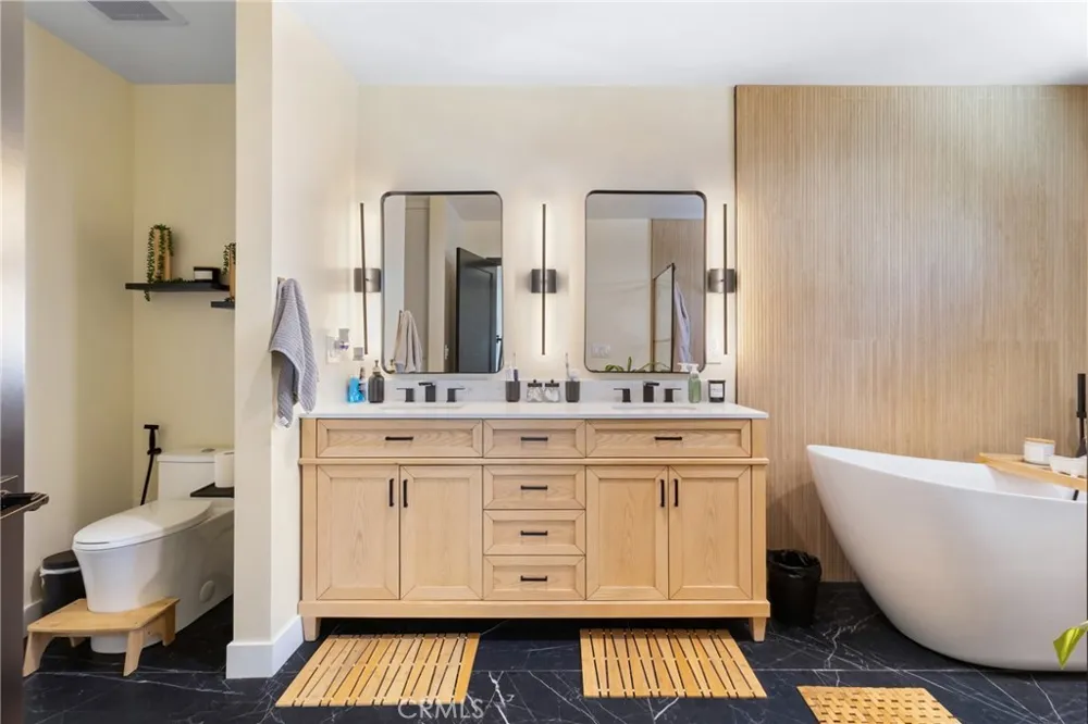 6952 Cozycroft Avenue Winnetka, CA 91306