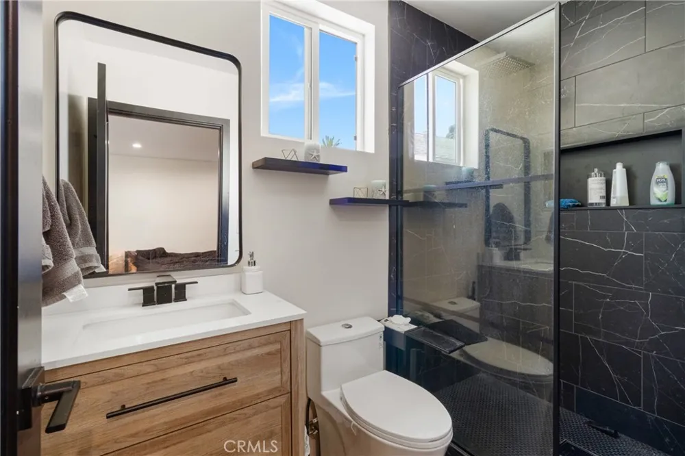 6952 Cozycroft Avenue Winnetka, CA 91306