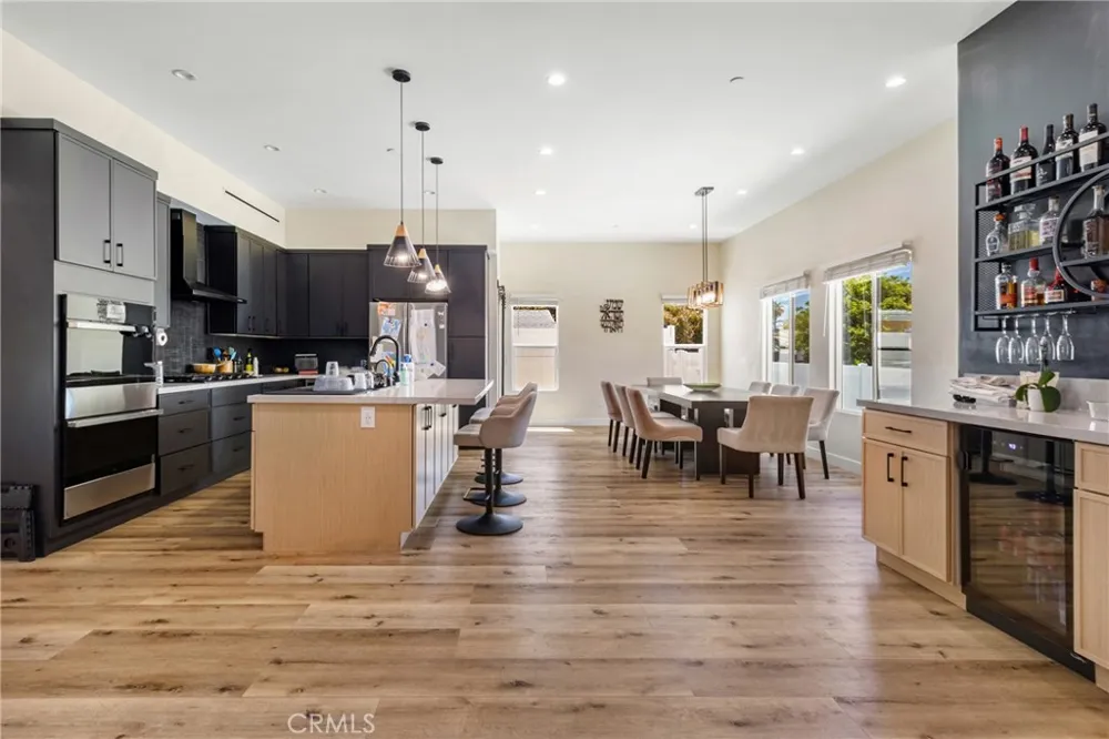 6952 Cozycroft Avenue Winnetka, CA 91306