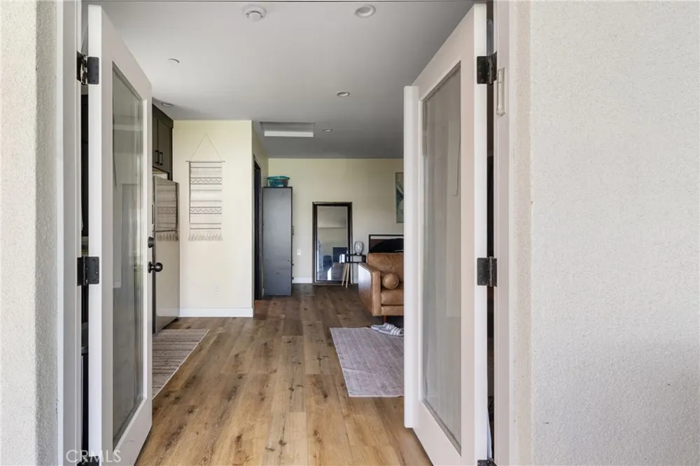 6952 Cozycroft Avenue Winnetka, CA 91306
