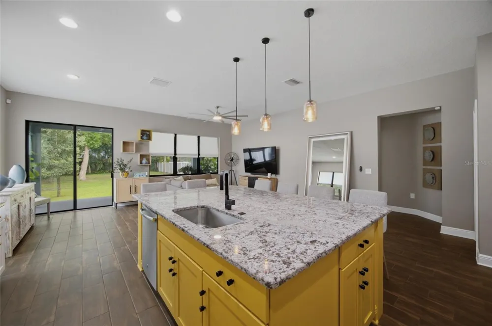 2516 W CURTIS STREET Tampa, FL 33614
