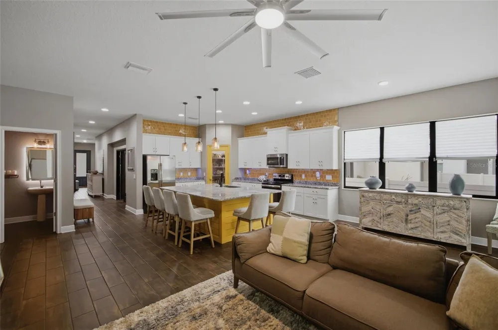 2516 W CURTIS STREET Tampa, FL 33614