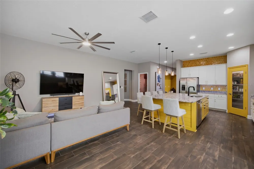 2516 W CURTIS STREET Tampa, FL 33614