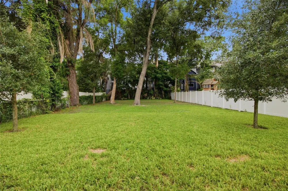 2516 W CURTIS STREET Tampa, FL 33614