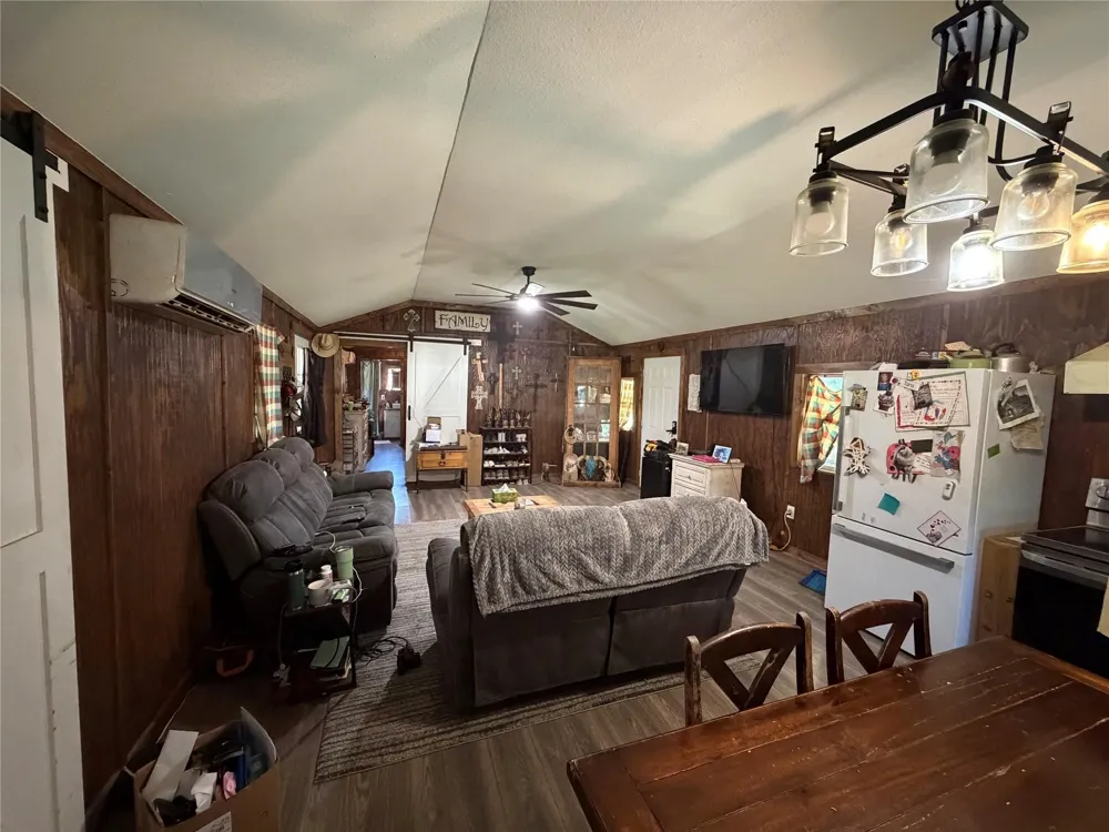 3700 County Road 4040 Whitewright, TX 75491