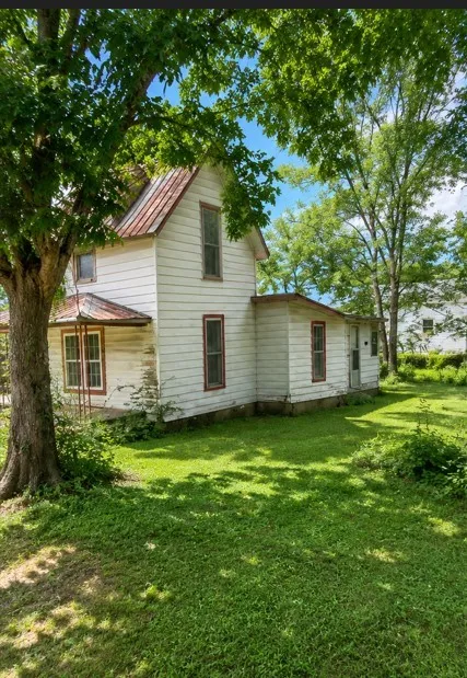 302 Water St Petersburg, TN 37144