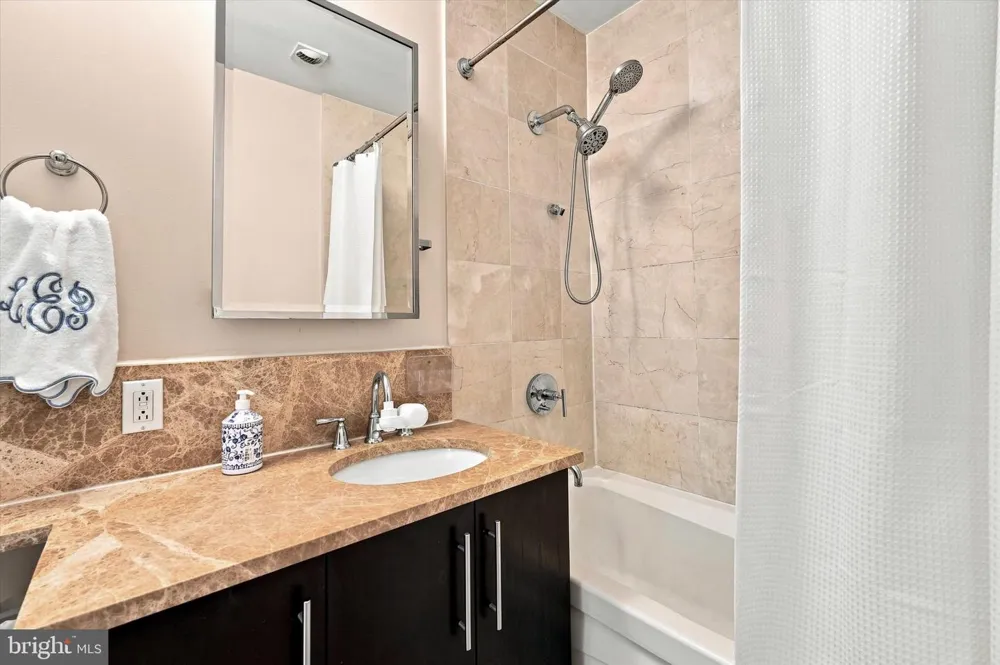 1425 LOCUST STREET #12E Philadelphia, PA 19102