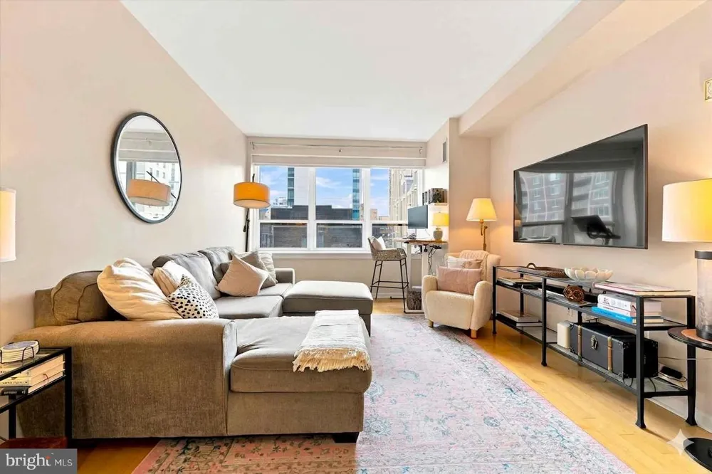 1425 LOCUST STREET #12E Philadelphia, PA 19102