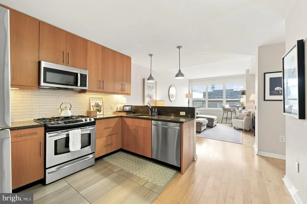 1425 LOCUST STREET #12E Philadelphia, PA 19102