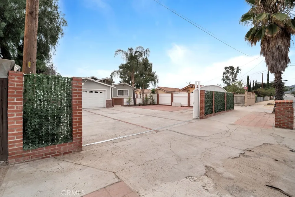 13176 Foothill Sylmar, CA 91342