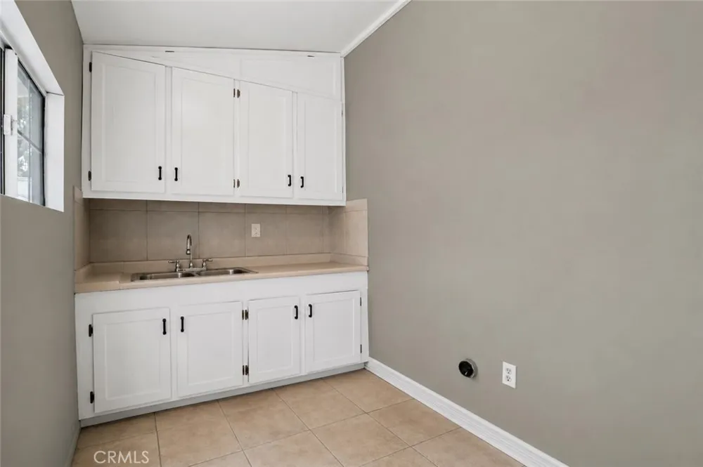 13176 Foothill Sylmar, CA 91342