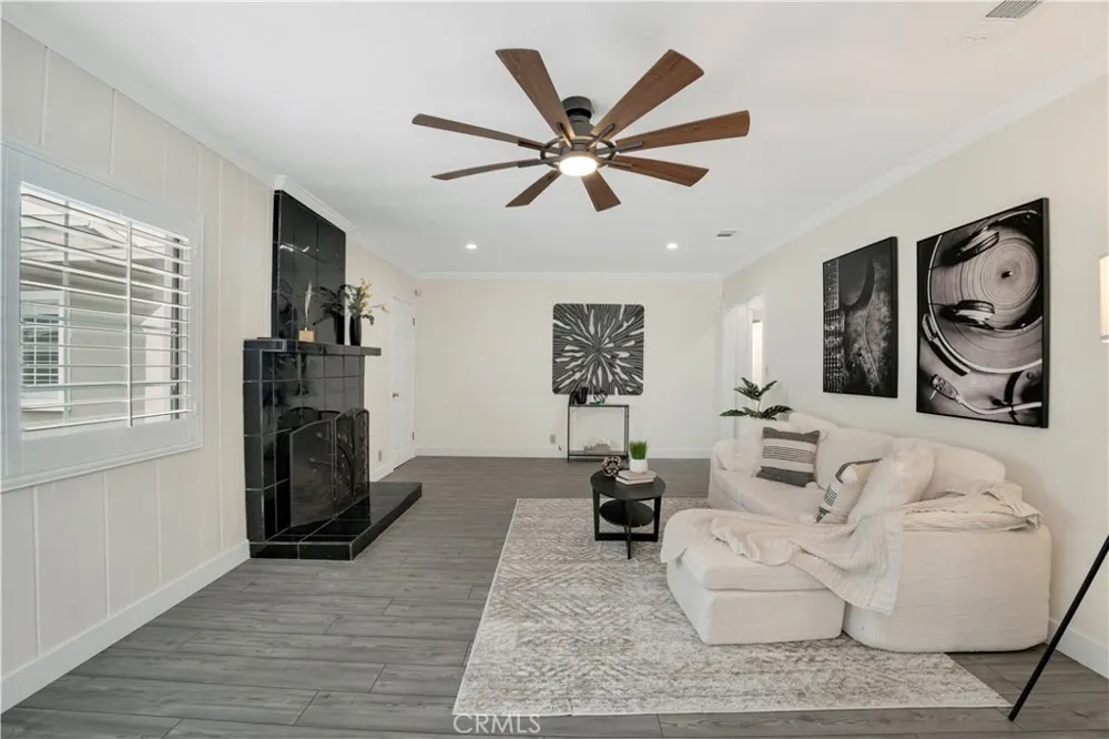 13176 Foothill Sylmar, CA 91342
