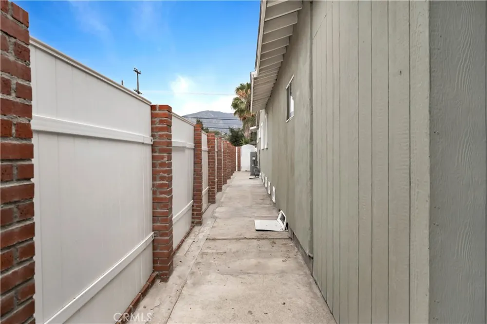 13176 Foothill Sylmar, CA 91342