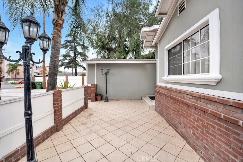 13176 Foothill Sylmar, CA 91342