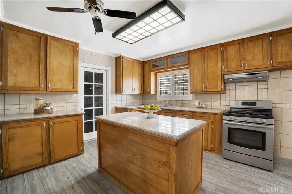 13176 Foothill Sylmar, CA 91342