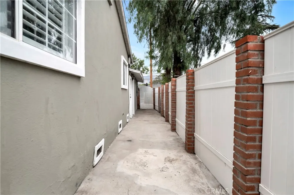 13176 Foothill Sylmar, CA 91342