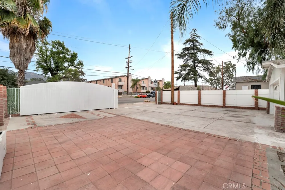 13176 Foothill Sylmar, CA 91342