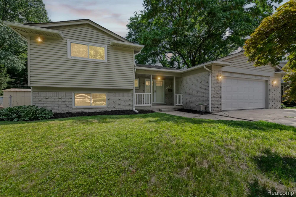 33165 Maplenut Street Farmington City, MI 48336