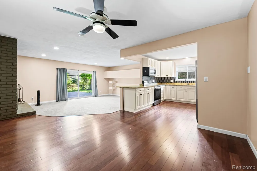 33165 Maplenut Street Farmington City, MI 48336