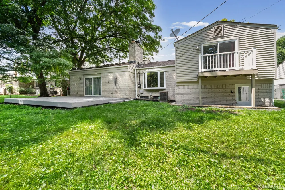 33165 Maplenut Street Farmington City, MI 48336