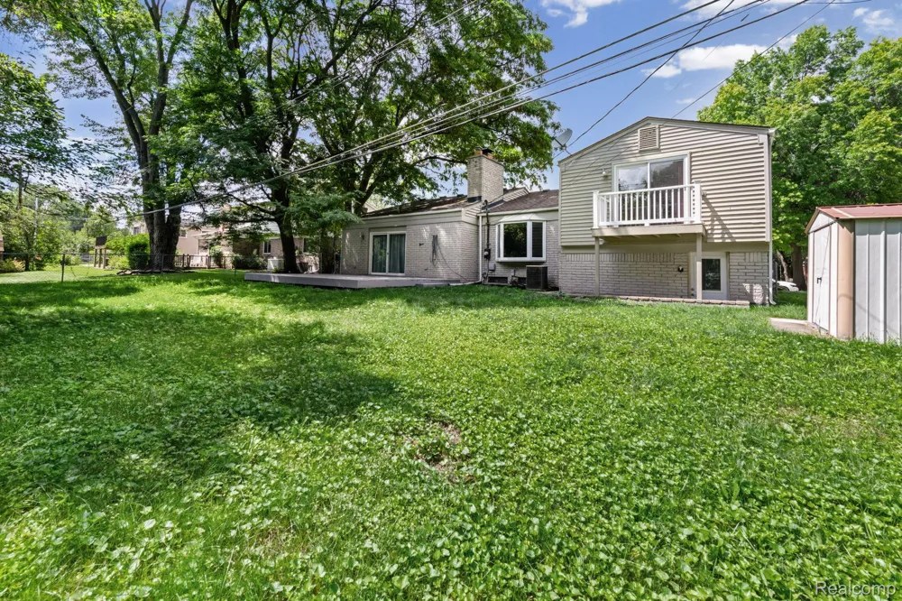 33165 Maplenut Street Farmington City, MI 48336