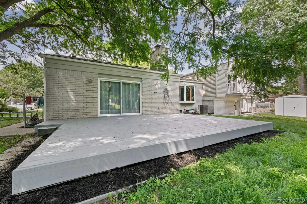 33165 Maplenut Street Farmington City, MI 48336