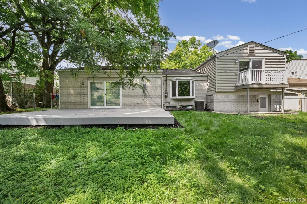 33165 Maplenut Street Farmington City, MI 48336