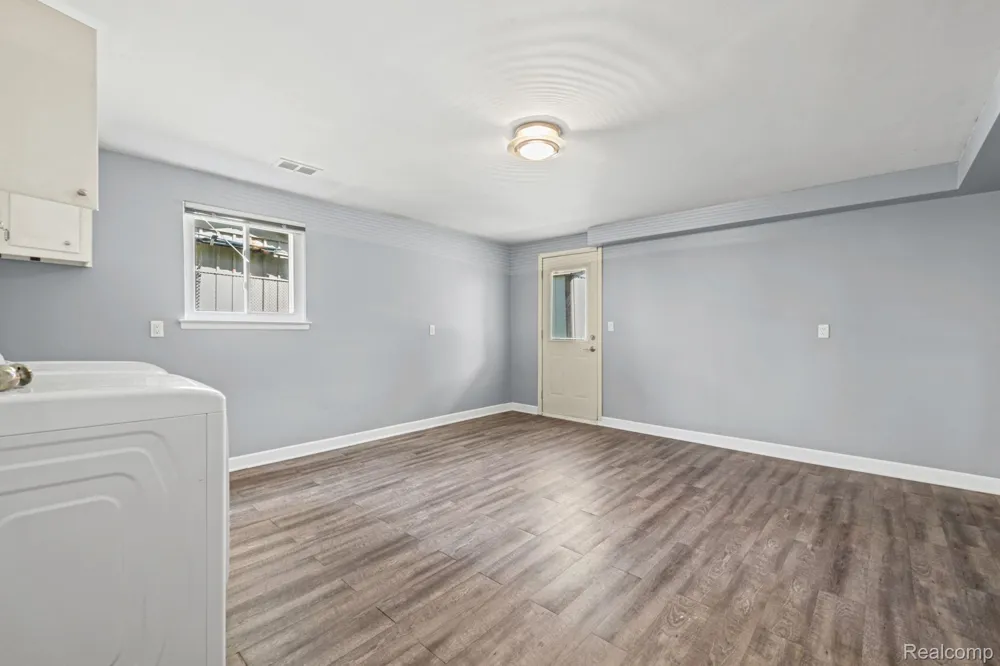 33165 Maplenut Street Farmington City, MI 48336