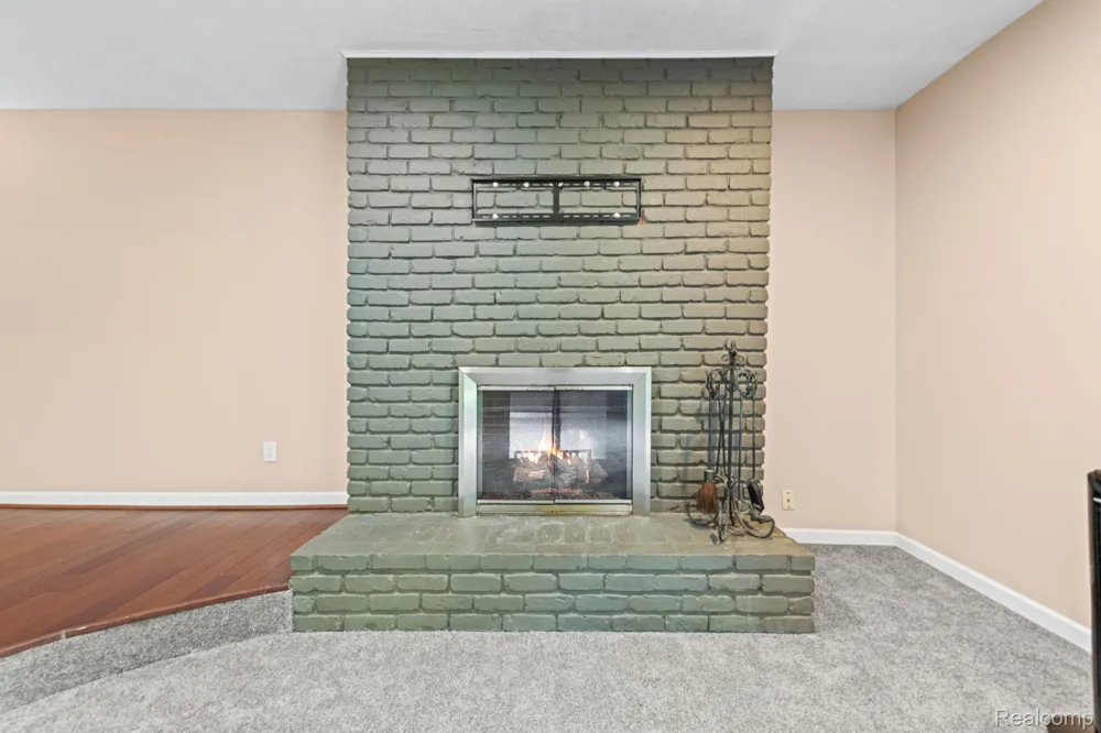 33165 Maplenut Street Farmington City, MI 48336