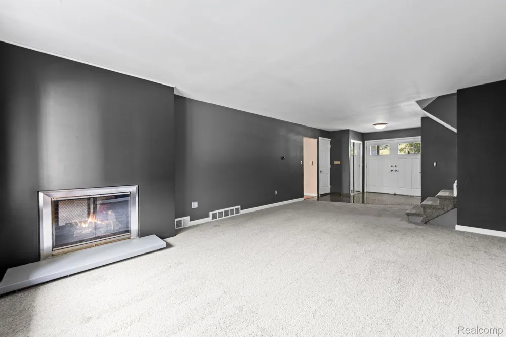 33165 Maplenut Street Farmington City, MI 48336