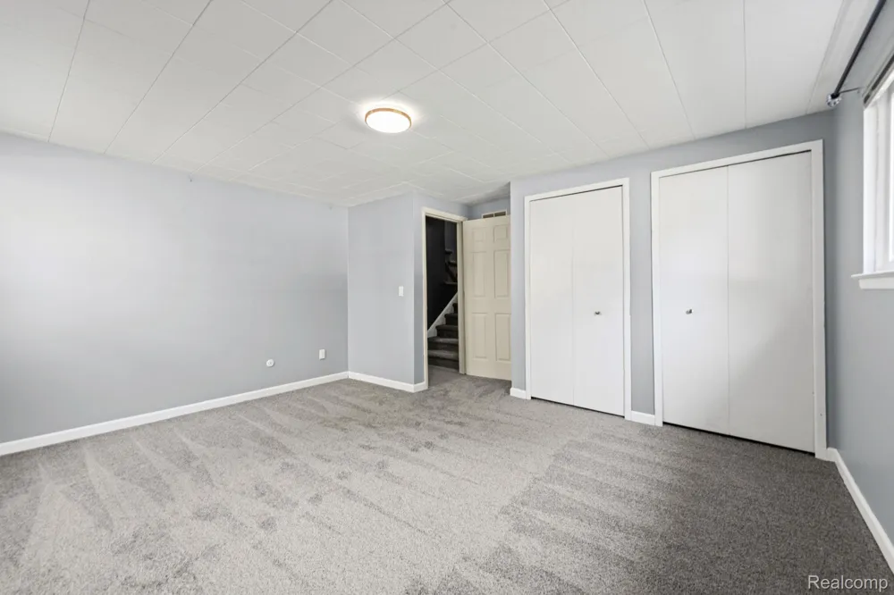 33165 Maplenut Street Farmington City, MI 48336