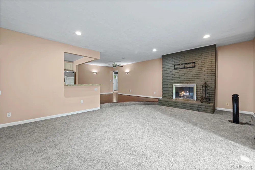 33165 Maplenut Street Farmington City, MI 48336