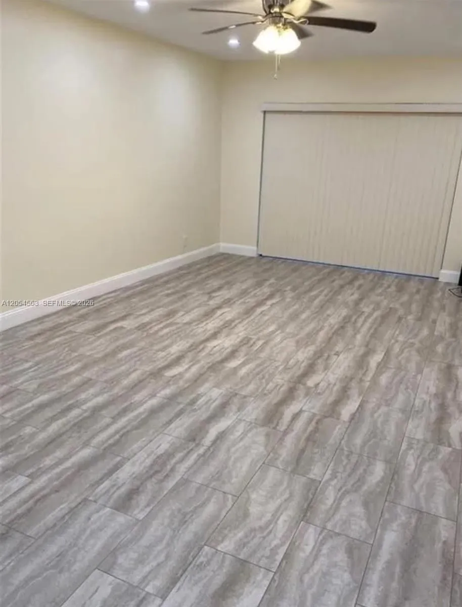 200 Berkley Rd #213 Hollywood, FL 33024