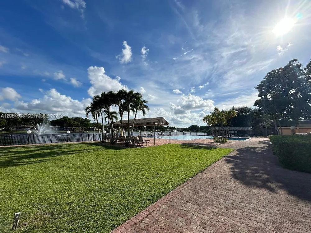 200 Berkley Rd #213 Hollywood, FL 33024