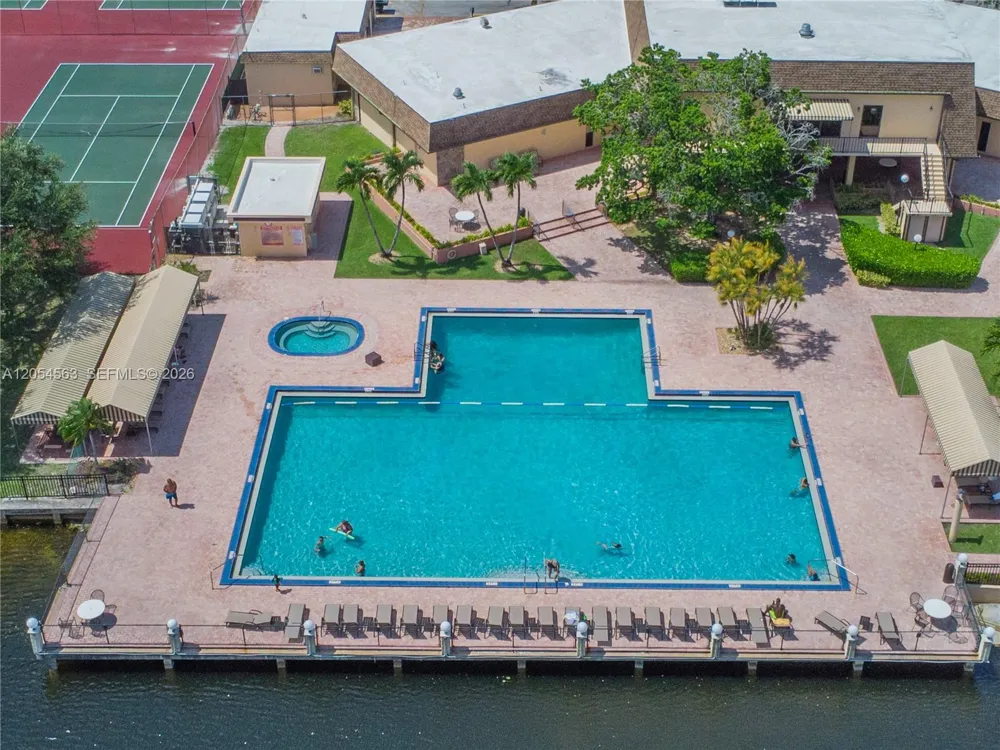 200 Berkley Rd #213 Hollywood, FL 33024