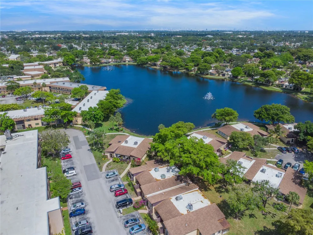 200 Berkley Rd #213 Hollywood, FL 33024