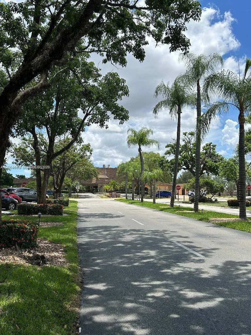 200 Berkley Rd #213 Hollywood, FL 33024