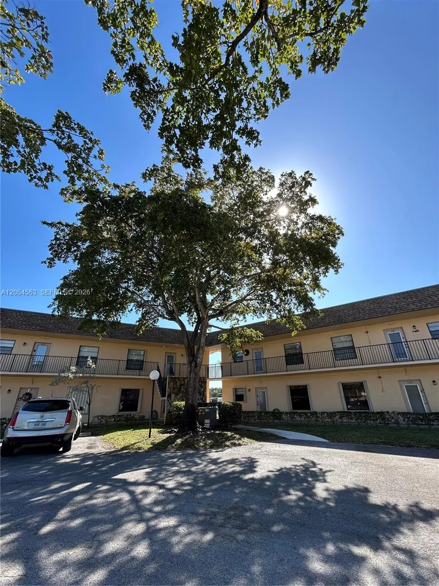 200 Berkley Rd #213 Hollywood, FL 33024