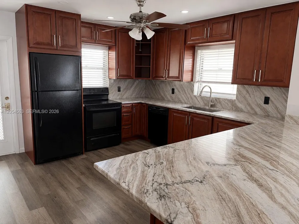 200 Berkley Rd #213 Hollywood, FL 33024